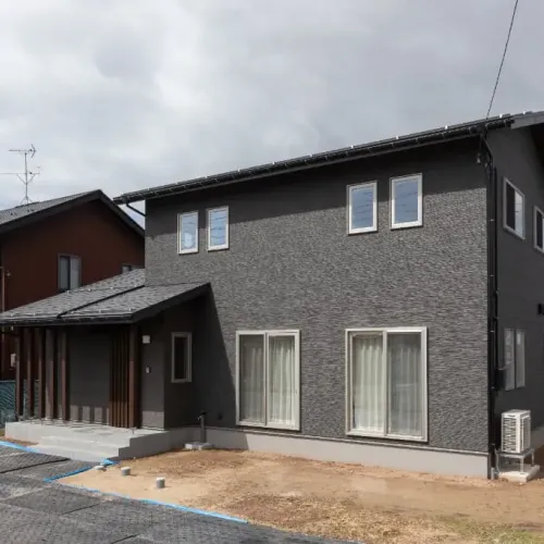 「与那国島化石サンゴの塗り壁」×「天然素材のAiリキッド」これからの時代の本物志向の家作りのサムネイル